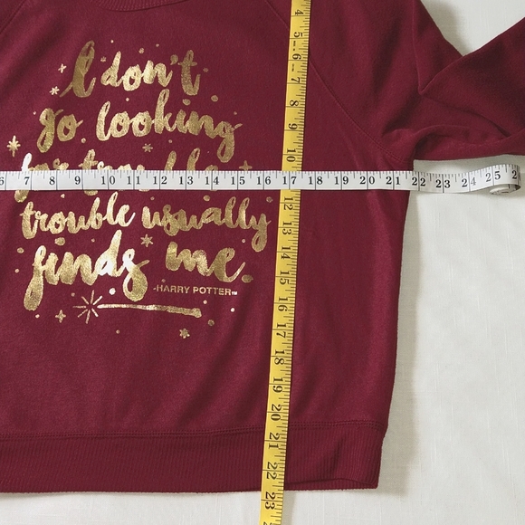 Harry Potter Sweatshirt Sweater Pullover Round Neck Wine Color Size Medium - Picture 8 of 12